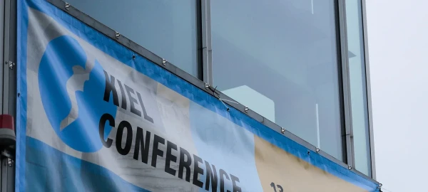 A banner mit the text "Kiel Conference"